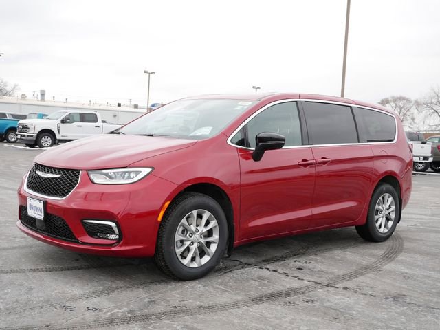 New 2026 Chrysler Pacifica Limited w/ Trailer Tow Group image 3