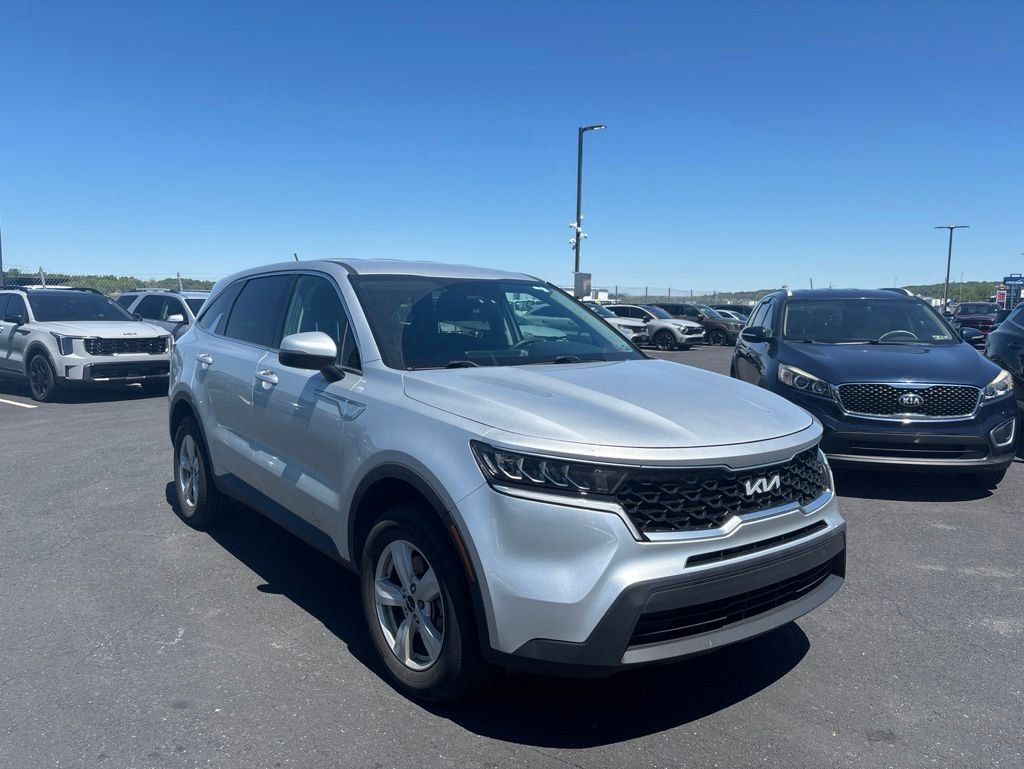 Used 2022 Kia Sorento LX AWD/4WD image 1