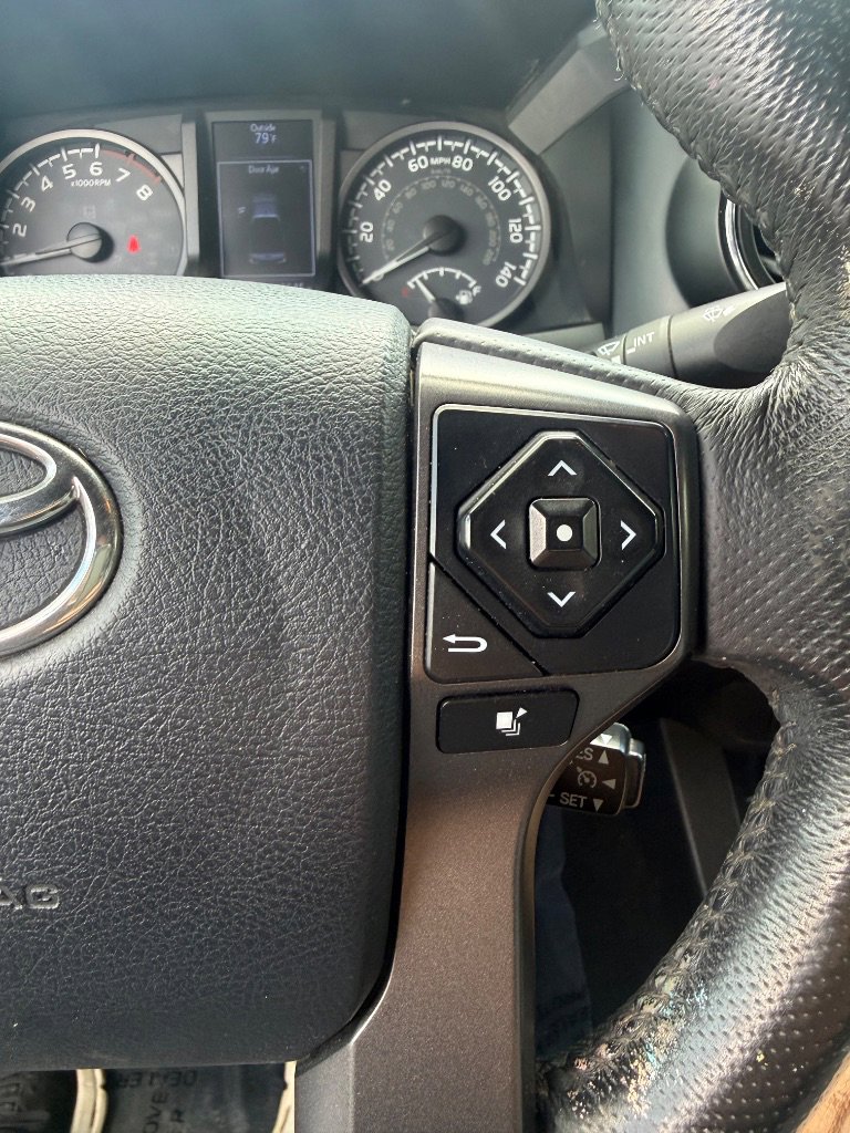 Used 2017 Toyota Tacoma TRD Sport w/ Tow Package (A/T) AWD/4WD image 13