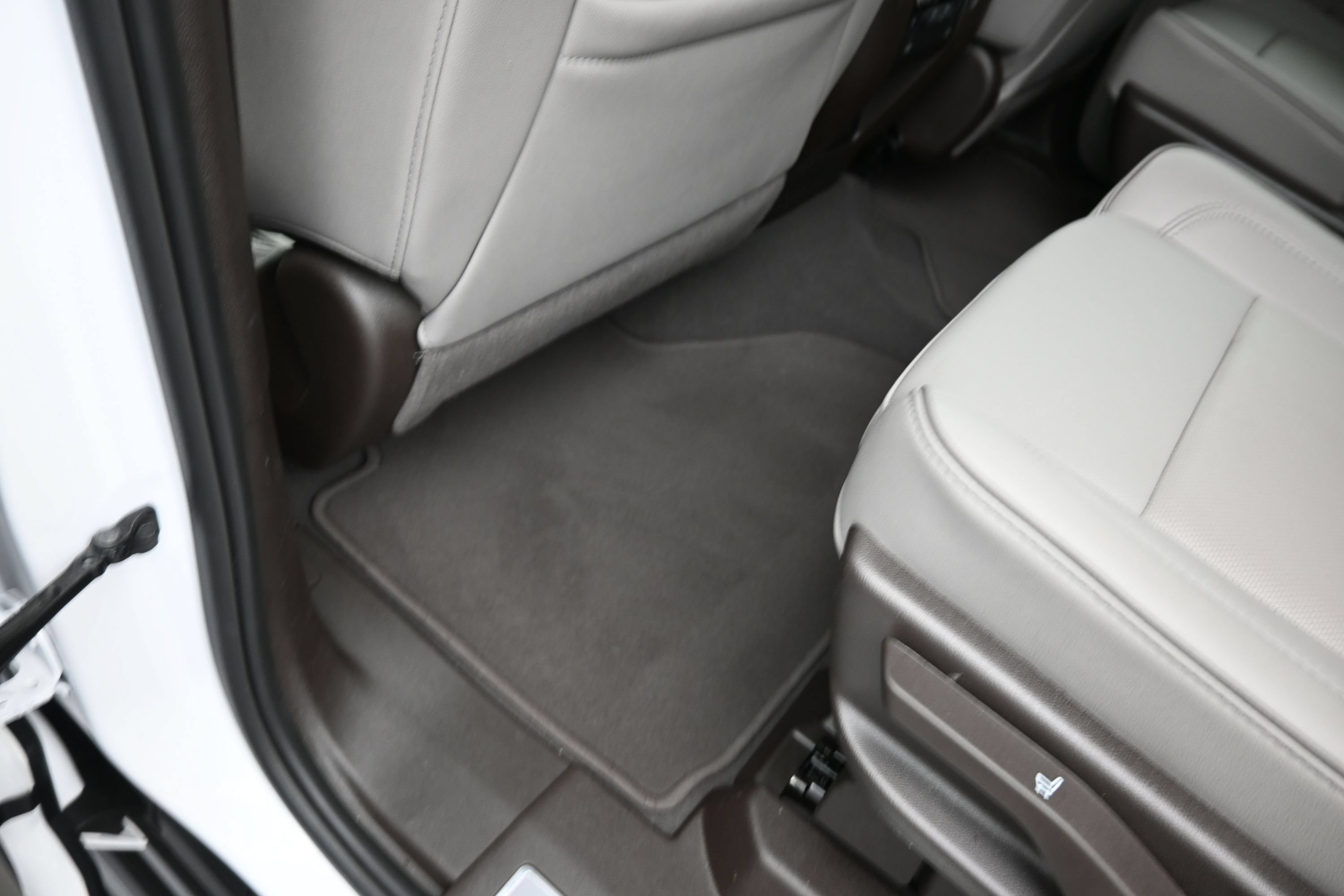 Used 2024 GMC Yukon SLT w/ SLT Luxury Package AWD/4WD image 18