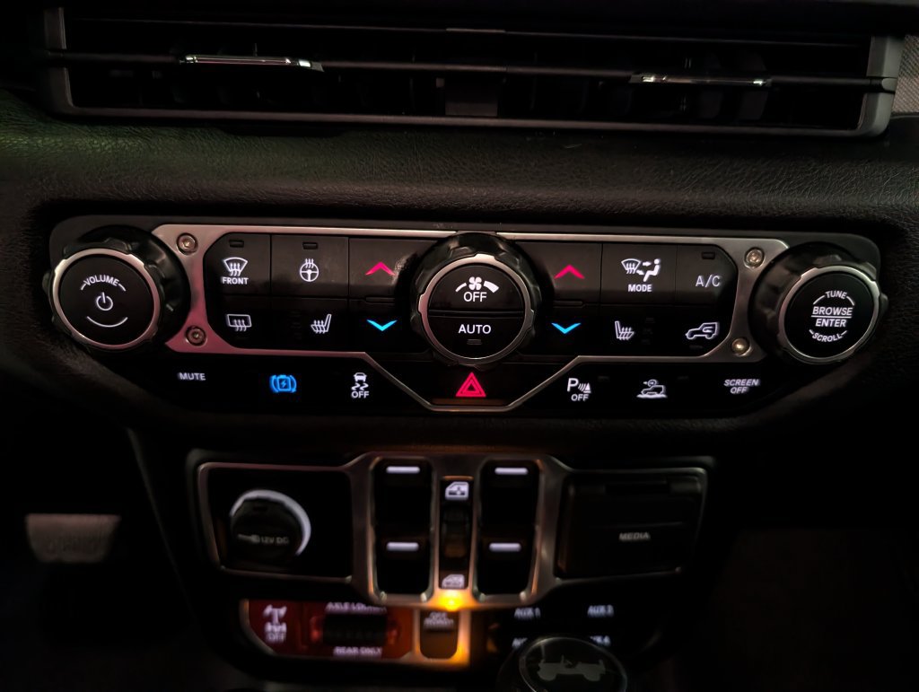 Used 2024 Jeep Wrangler Unlimited AWD/4WD image 19