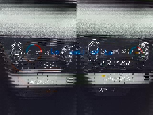 Certified 2025 Hyundai Elantra Sport image 19