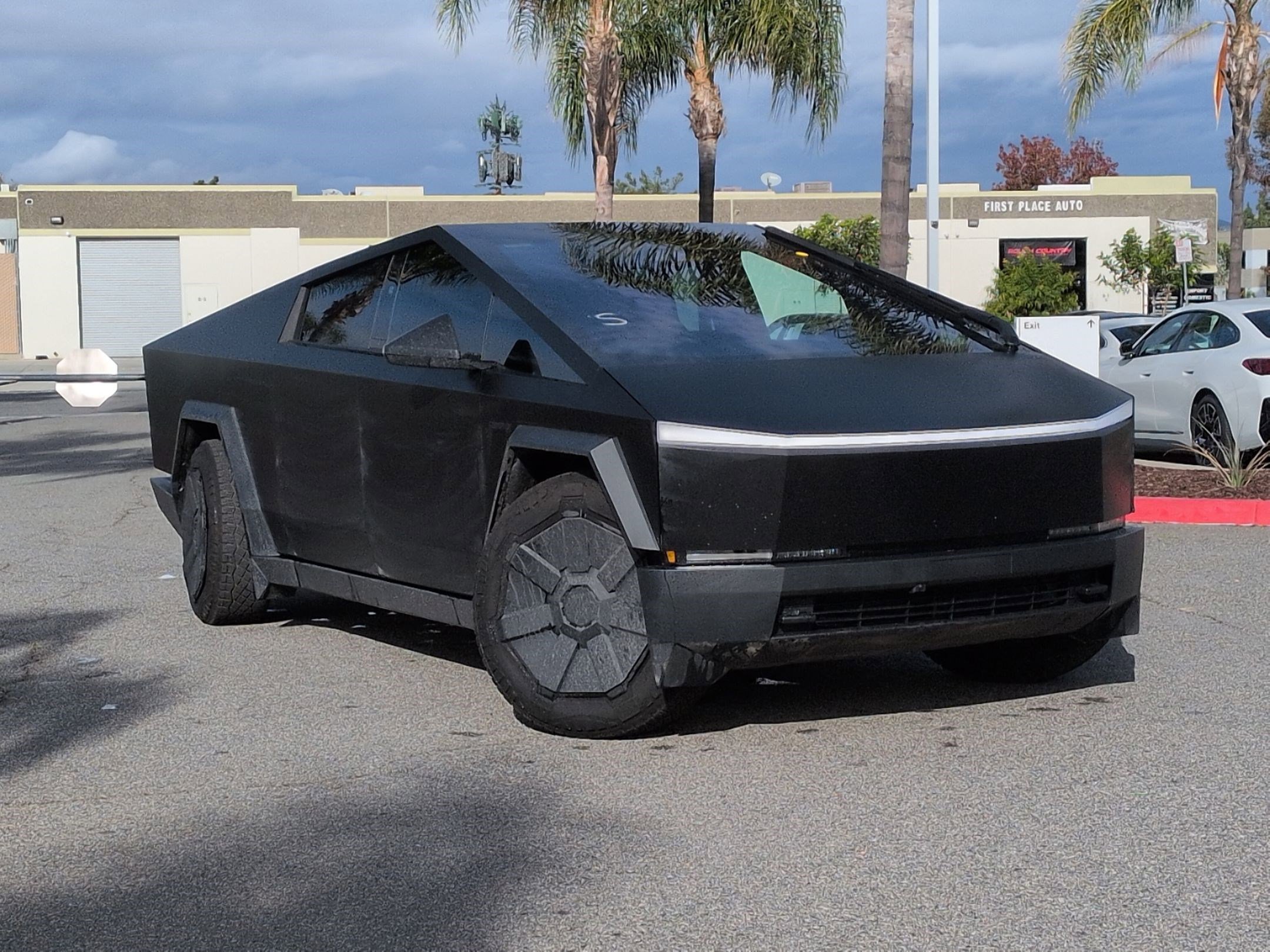 Used 2024 Tesla Cybertruck AWD Crew Cab image 2