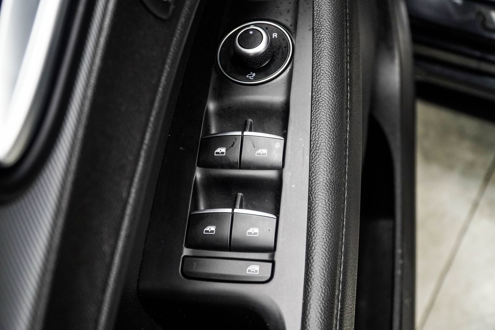 Used 2023 Alfa Romeo Stelvio Veloce image 37