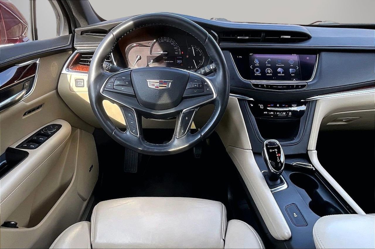 Used 2017 Cadillac XT5 Luxury w/ Driver Awareness Package image 12