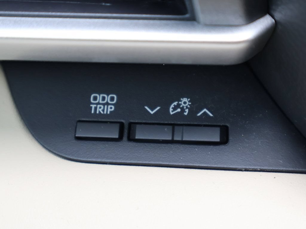 Used 2023 Toyota Highlander XLE FWD image 37