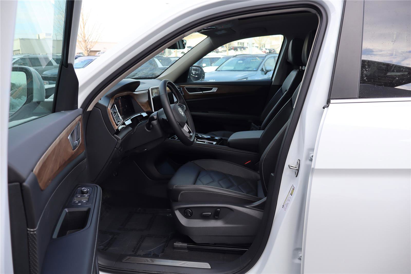 New 2026 Volkswagen Atlas SE image 13