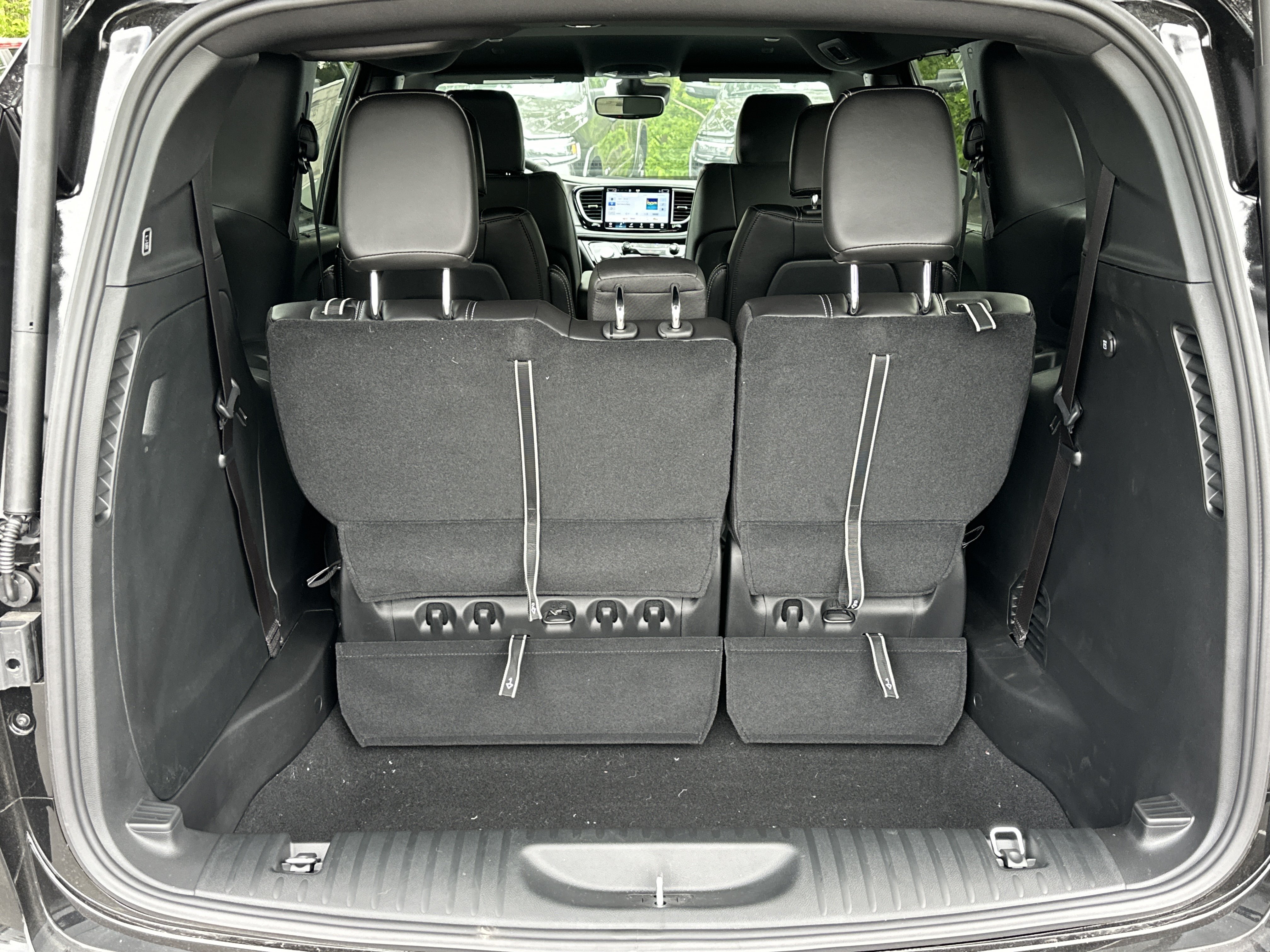 New 2027 Chrysler Pacifica Select FWD image 12
