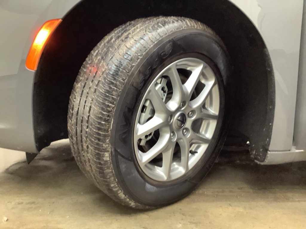 Used 2025 Chrysler Pacifica Select image 27