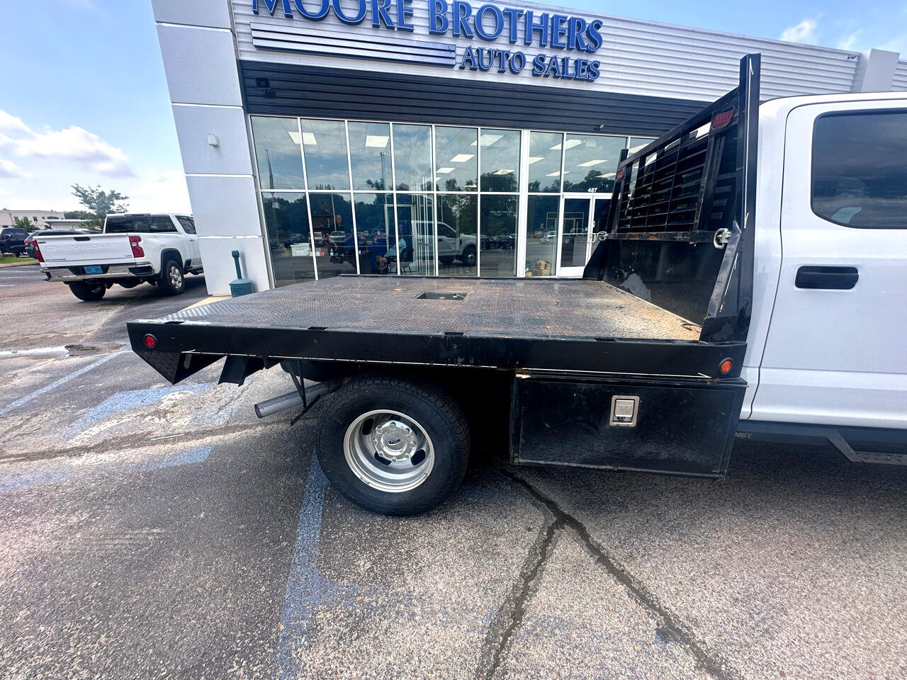 Used 2022 Ford F350 XL w/ Power Equipment Group image 5