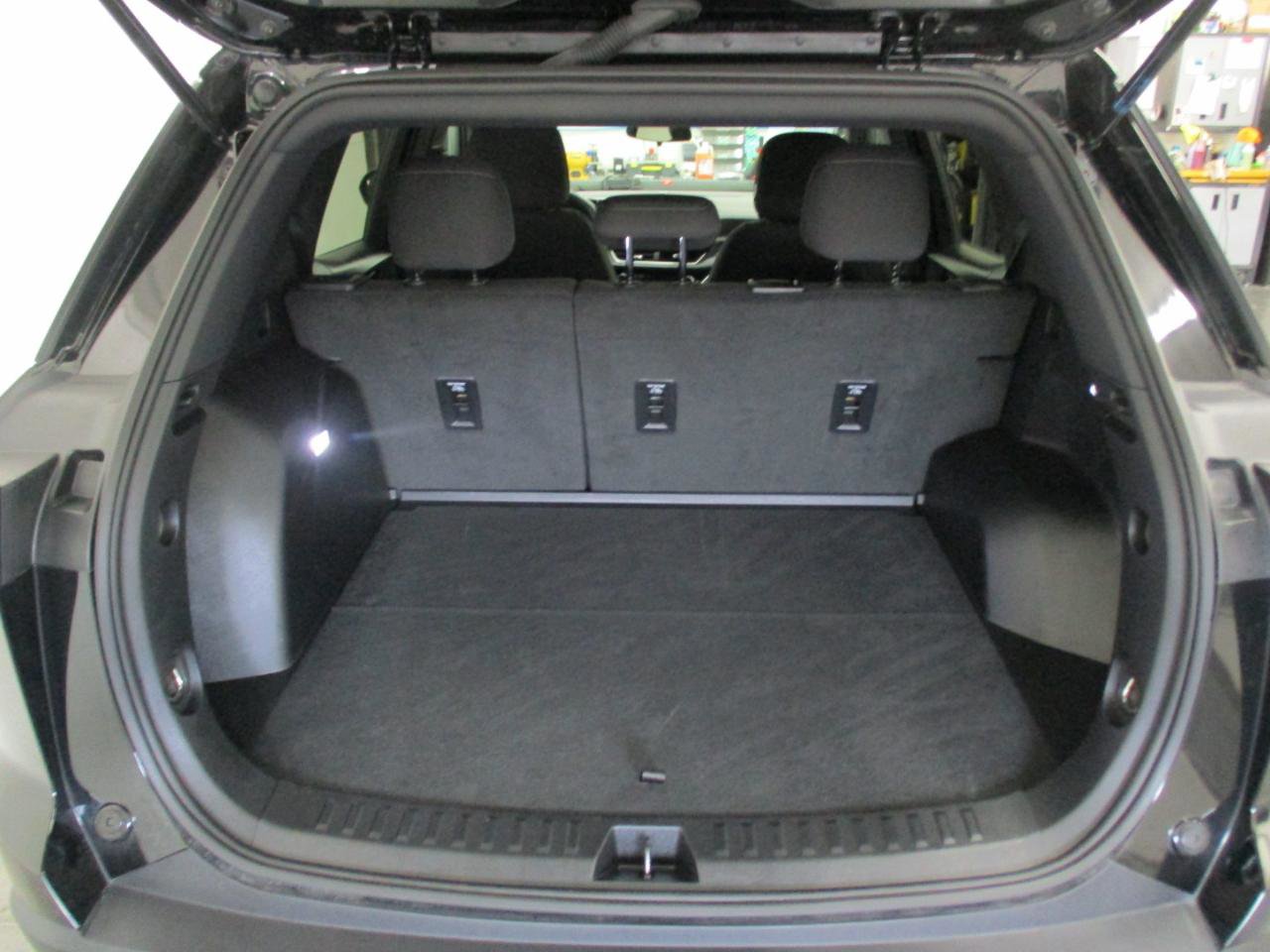 Used 2025 Chevrolet Equinox LT image 13