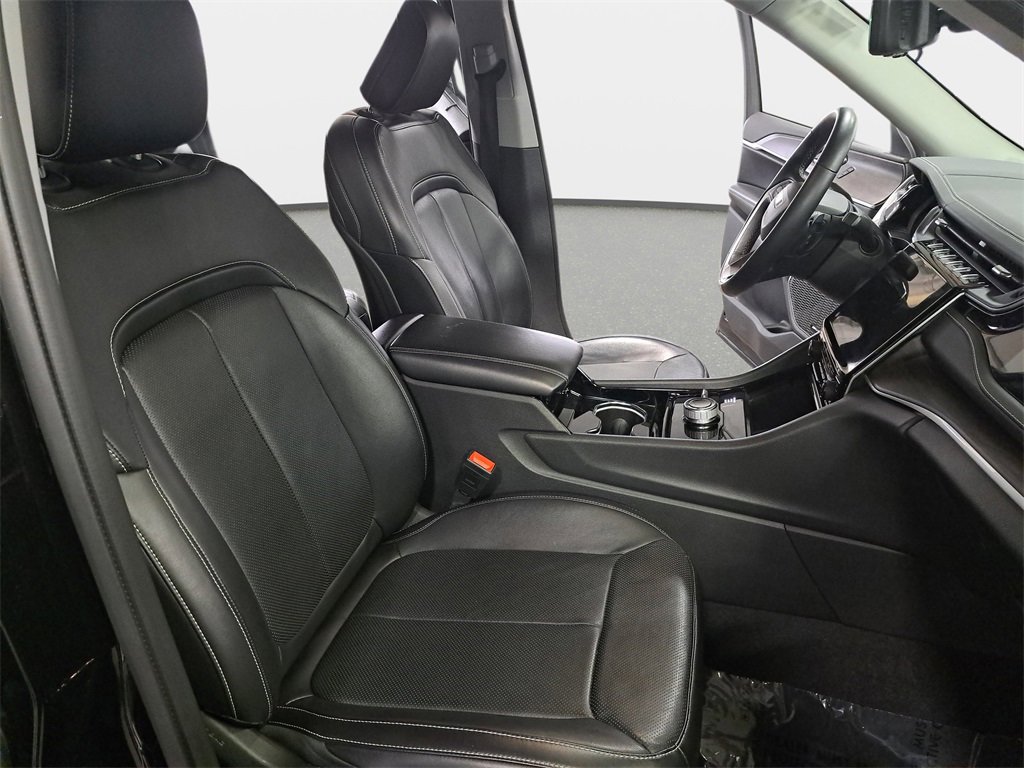 Certified 2022 Jeep Grand Cherokee Limited w/ Luxury Tech Group II image 10