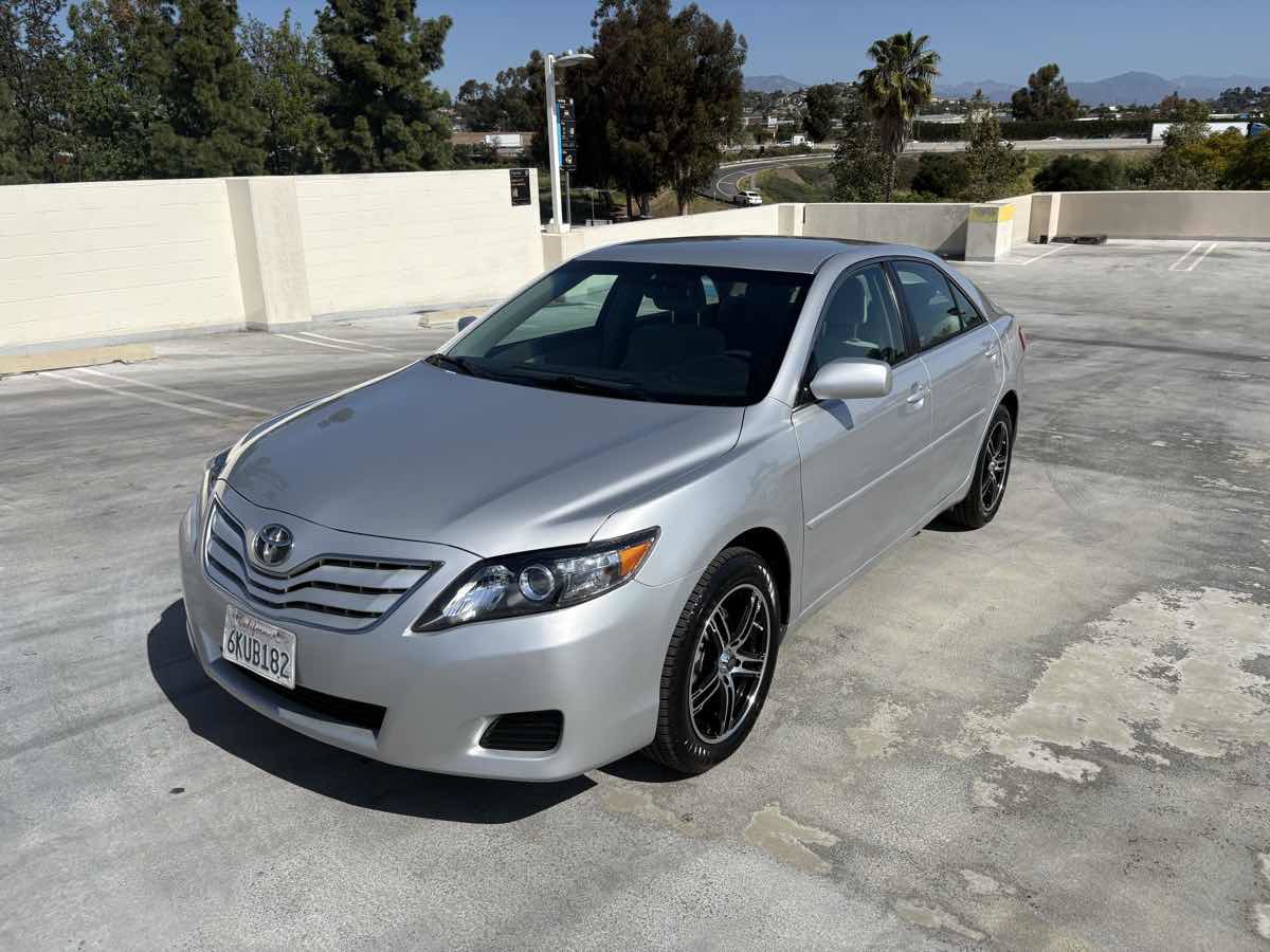 Used 2010 Toyota Camry LE FWD image 7