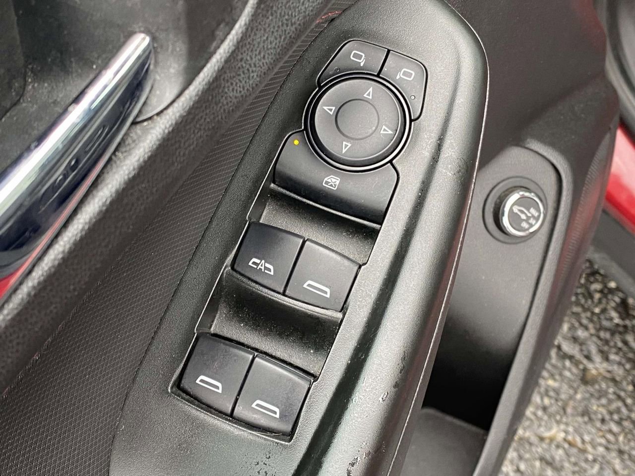 Used 2021 Chevrolet TrailBlazer RS w/ Sun and Liftgate Package image 17