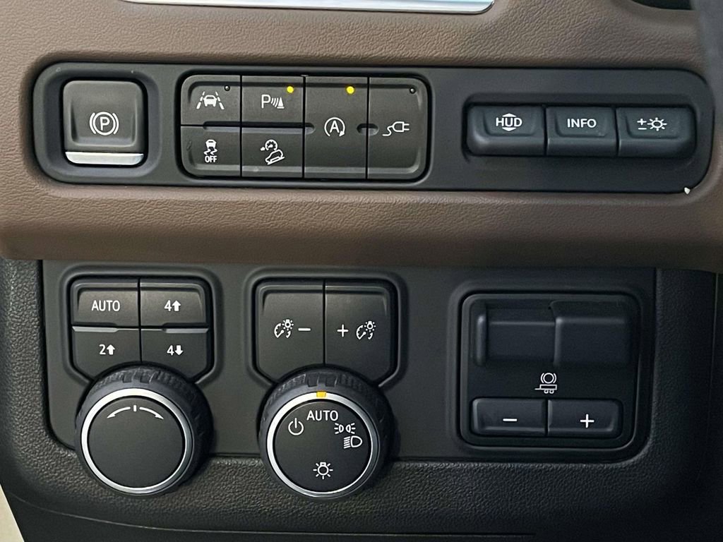 Used 2021 Chevrolet Tahoe High Country w/ Premium Package image 12