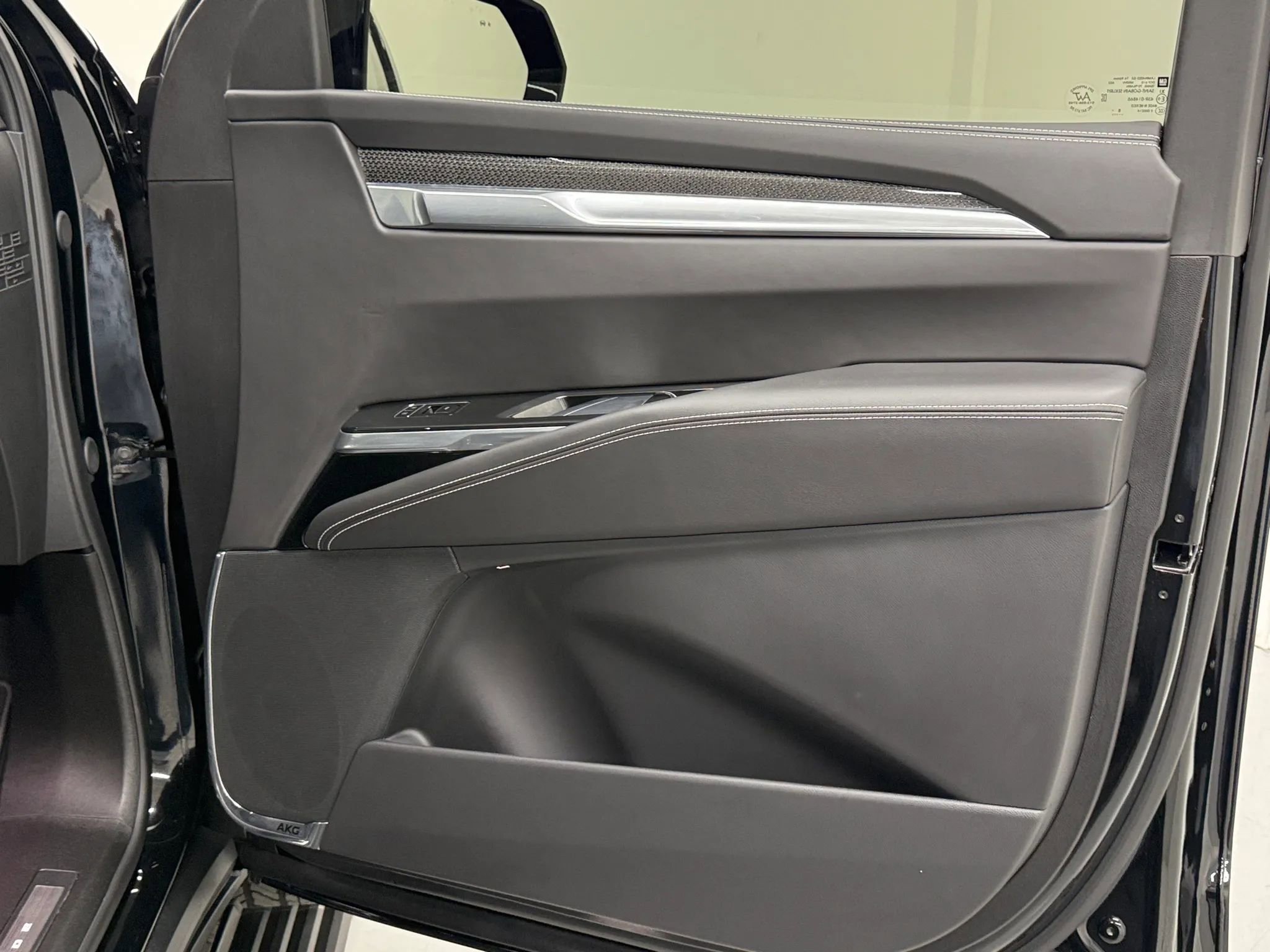 Used 2026 Cadillac Escalade ESV V w/ LPO, ONYX Package image 15