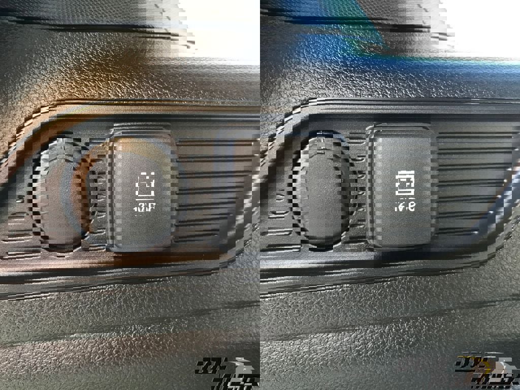 New 2025 Jeep Grand Cherokee Laredo image 30