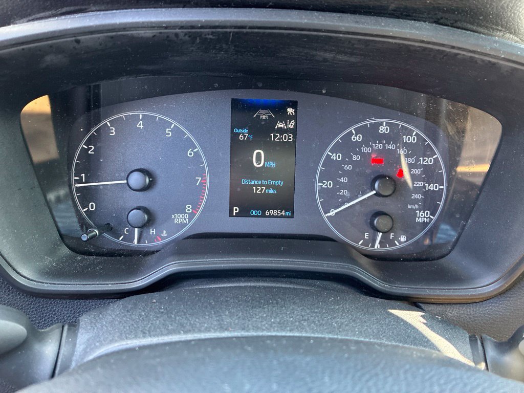 Used 2023 Toyota Corolla Cross LE w/ Moonroof Package AWD/4WD image 17