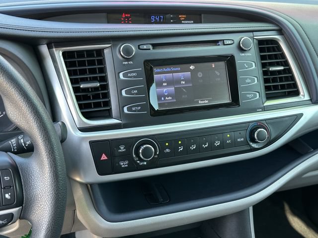 Used 2017 Toyota Highlander LE FWD image 16