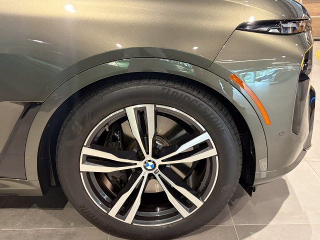 New 2026 BMW X7 xDrive40i w/ M Sport Package AWD/4WD image 8