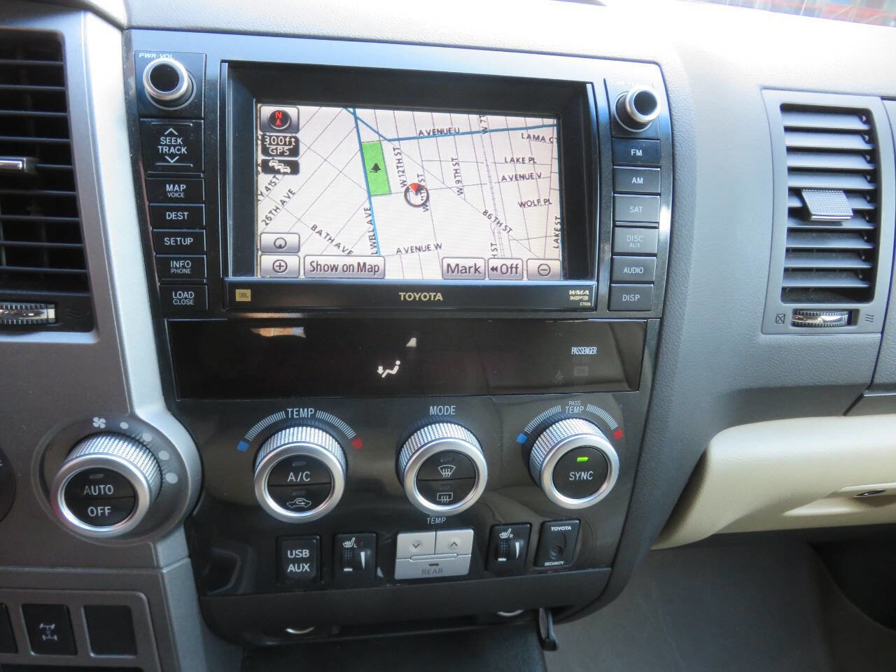 Used 2011 Toyota Sequoia Limited image 18