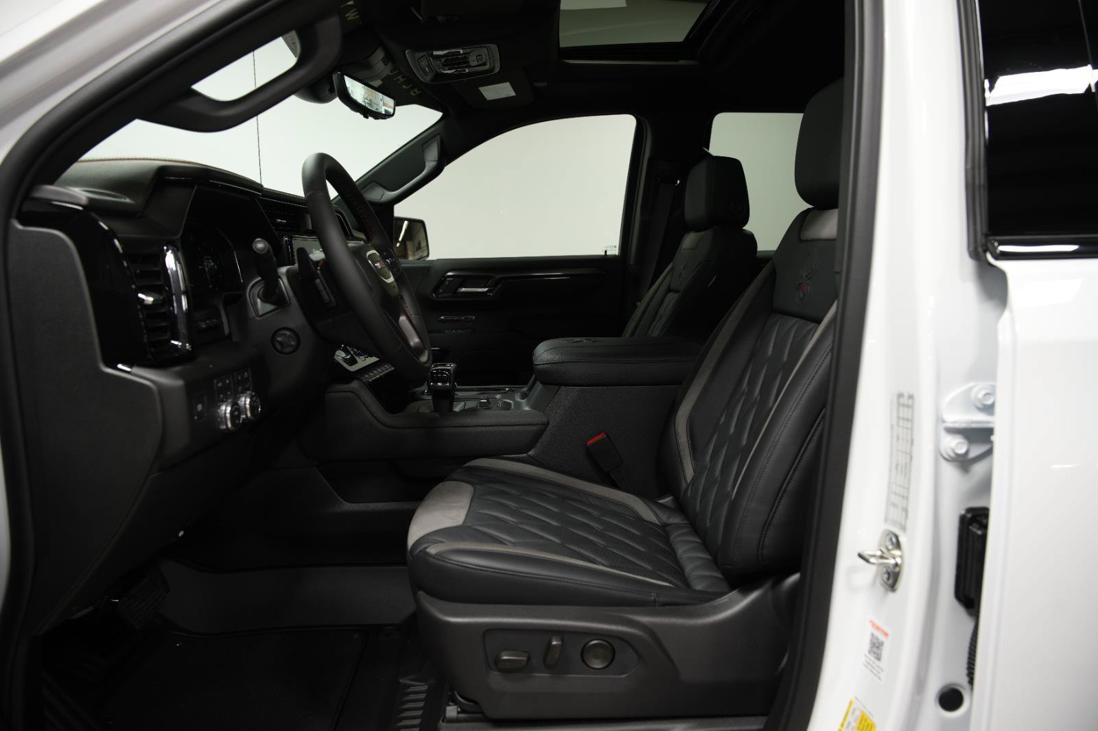 New 2026 GMC Sierra 1500 AT4 w/ AT4 Premium Package AWD/4WD image 29