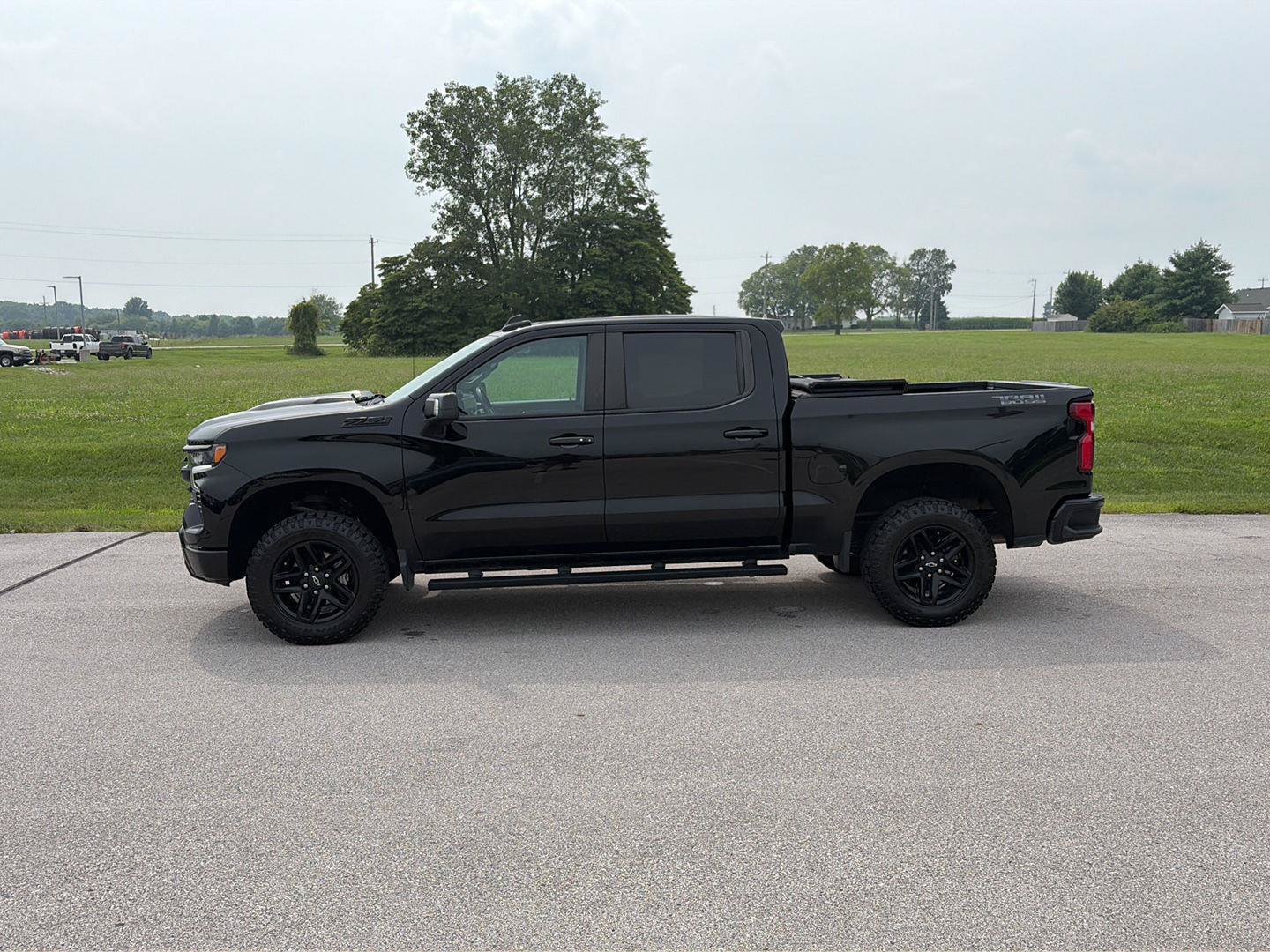 Used 2022 Chevrolet Silverado 1500 LT Trail Boss w/ LT Trail Boss Premium Package AWD/4WD image 2