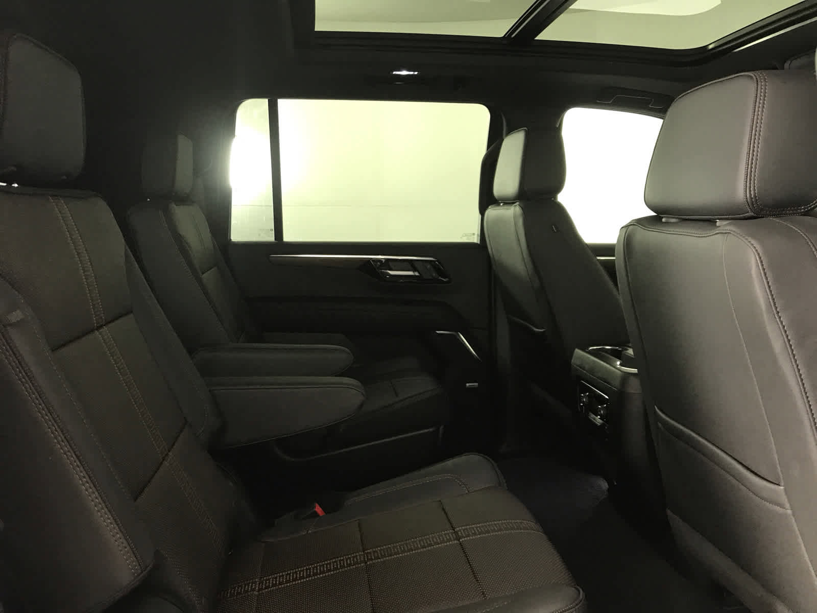 New 2026 Chevrolet Suburban High Country w/ Sun And Tow Package image 23