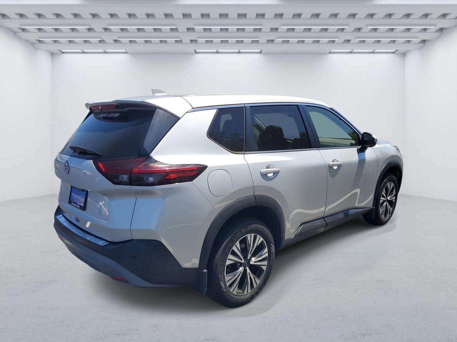 Used 2022 Nissan Rogue SV image 4