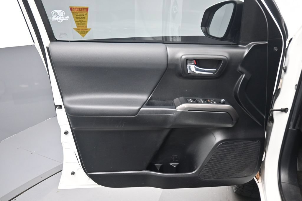 Used 2022 Toyota Tacoma TRD Off-Road RWD image 9