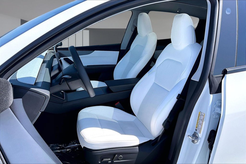 Used 2026 Tesla Model Y 2WD image 19