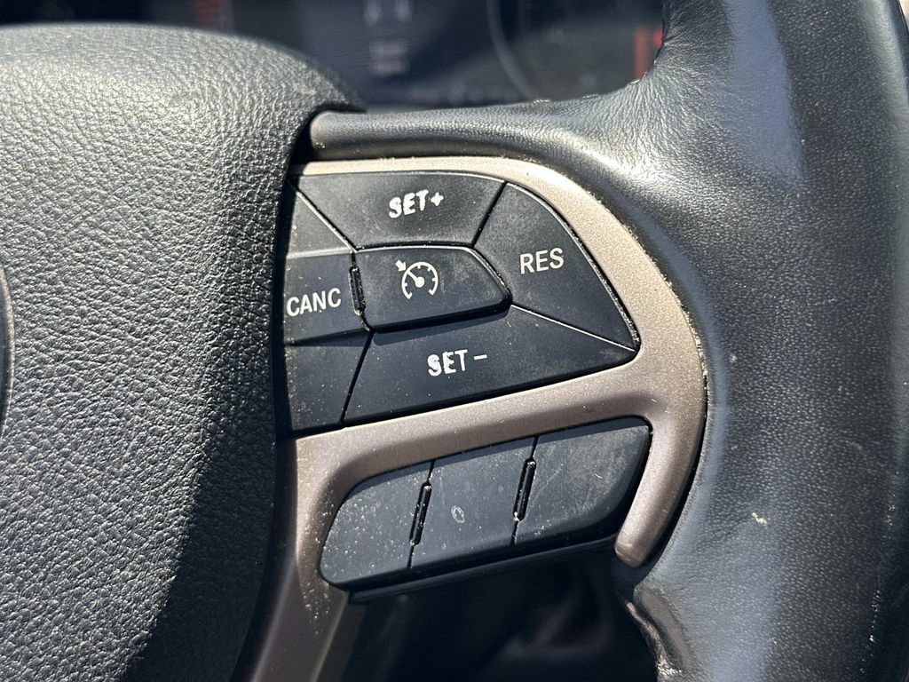 Used 2016 Jeep Cherokee Limited AWD/4WD image 26