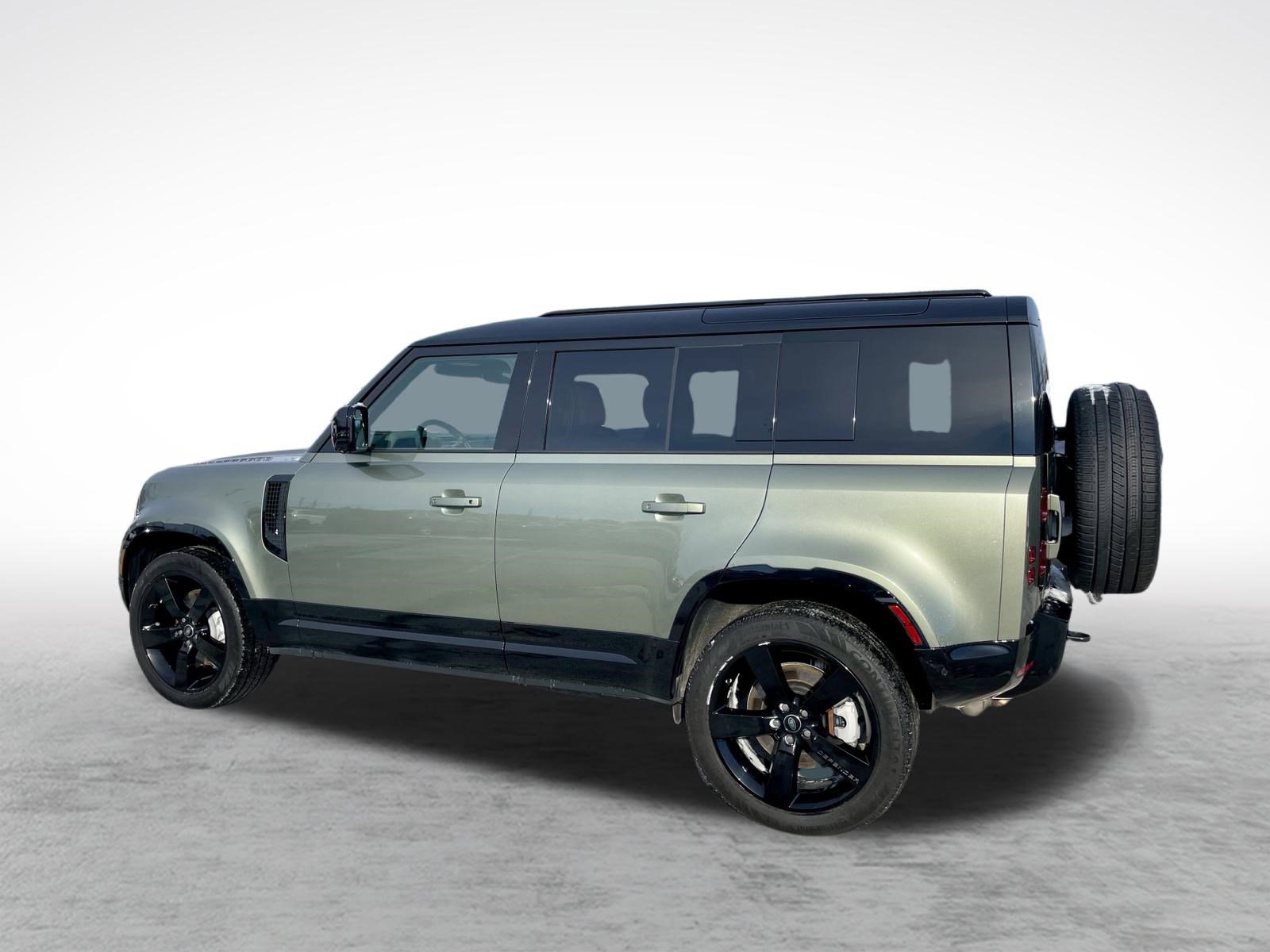 Used 2025 Land Rover Defender 110 X-Dynamic SE image 36