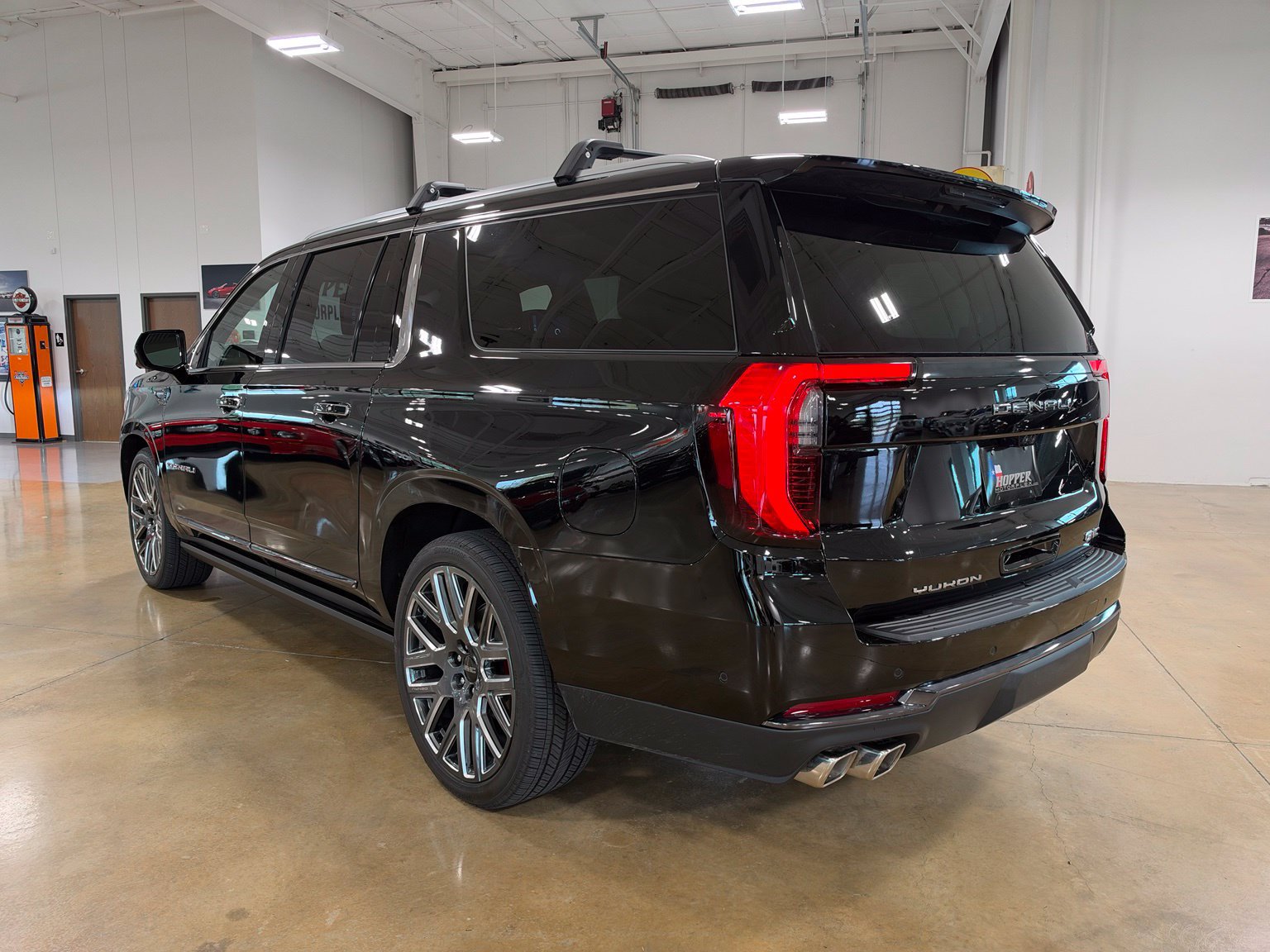 Used 2026 GMC Yukon XL Denali Ultimate w/ LPO, Illumination Package AWD/4WD image 6