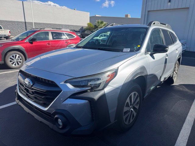 Used 2023 Subaru Outback Premium AWD/4WD image 1