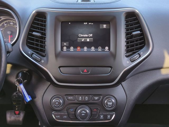 Used 2020 Jeep Cherokee Latitude w/ Cold Weather Group image 17
