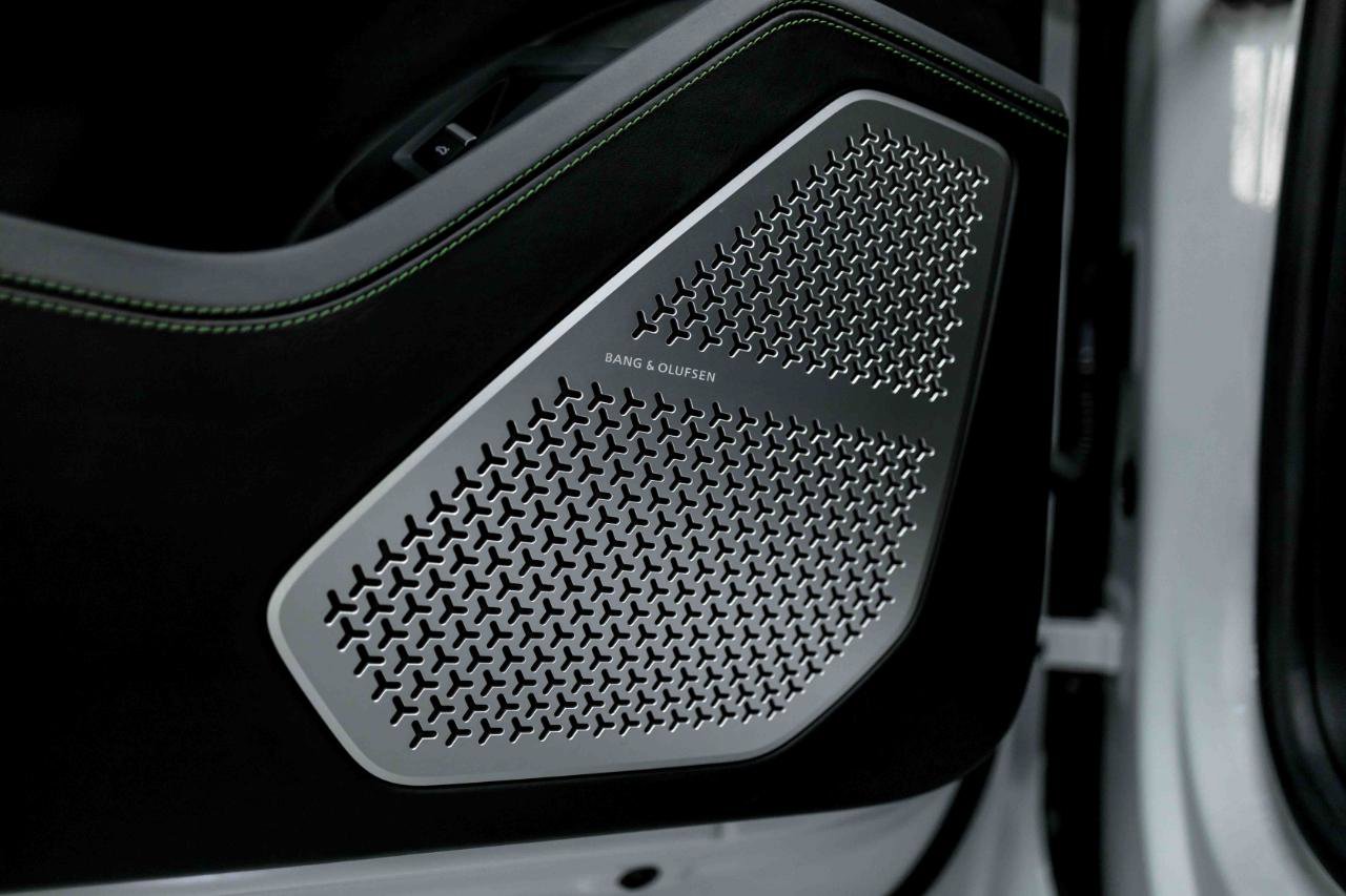 Used 2020 Lamborghini Urus Base image 36