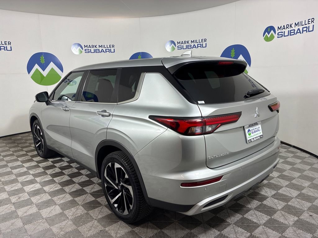 Used 2022 Mitsubishi Outlander SE image 7