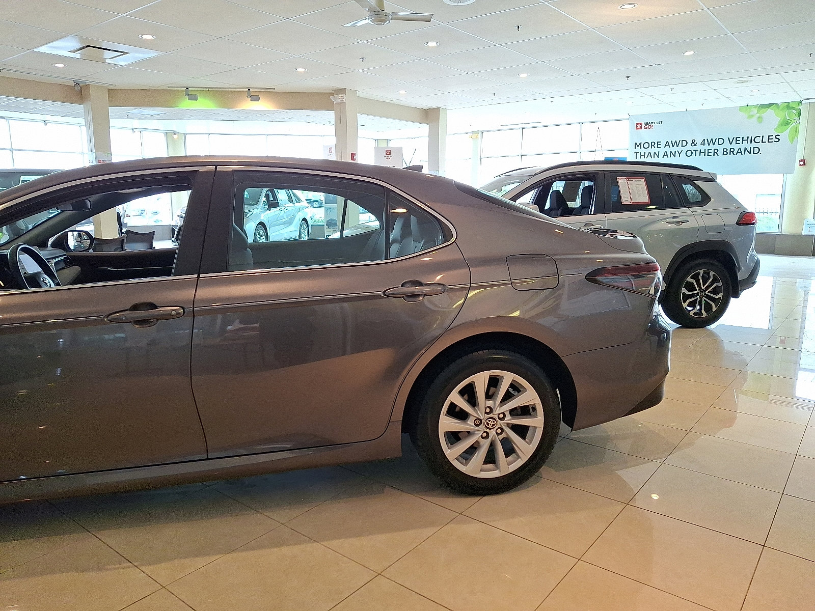 Used 2022 Toyota Camry LE AWD/4WD image 5