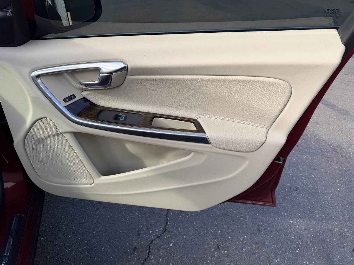 Used 2014 Volvo S60 T5 image 20