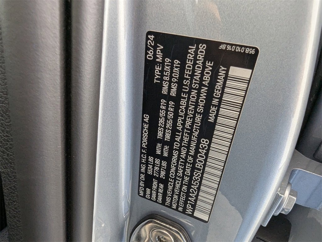 Used 2025 Porsche Macan Base w/ Premium Package Plus image 26