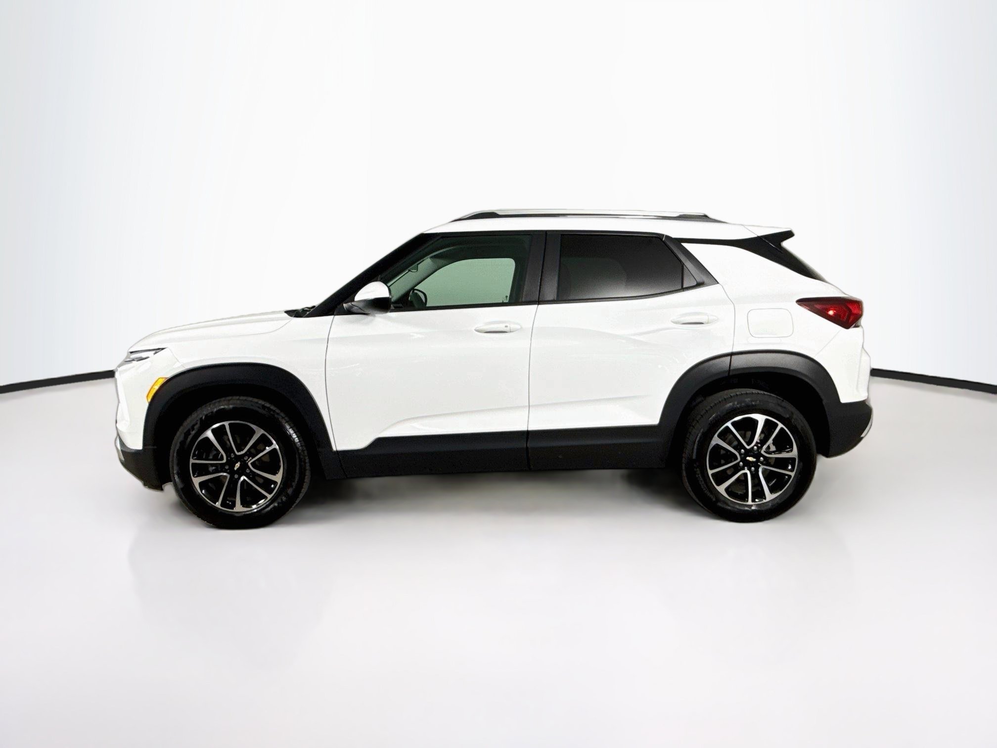 Used 2025 Chevrolet TrailBlazer LT FWD image 7