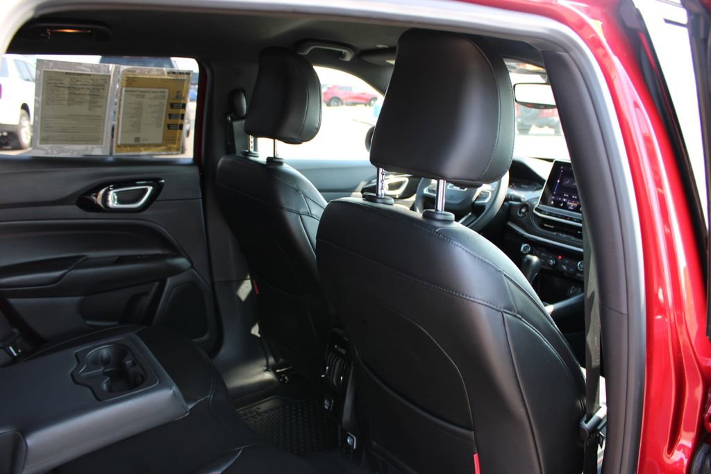 Used 2025 Jeep Compass Trailhawk image 32