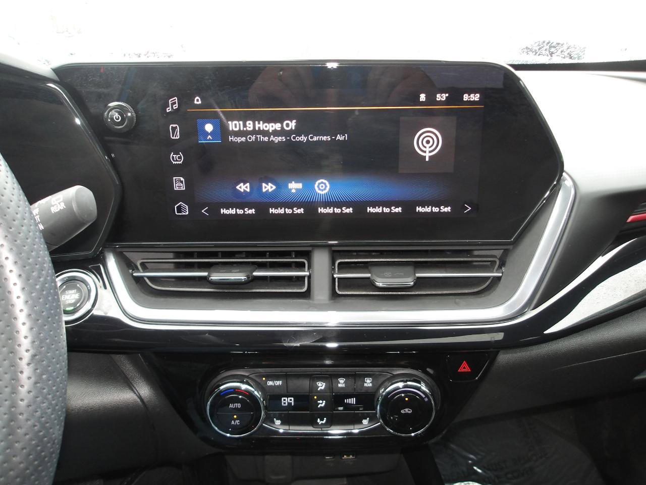 Used 2024 Chevrolet Trax RS w/ Sunroof Package FWD image 19