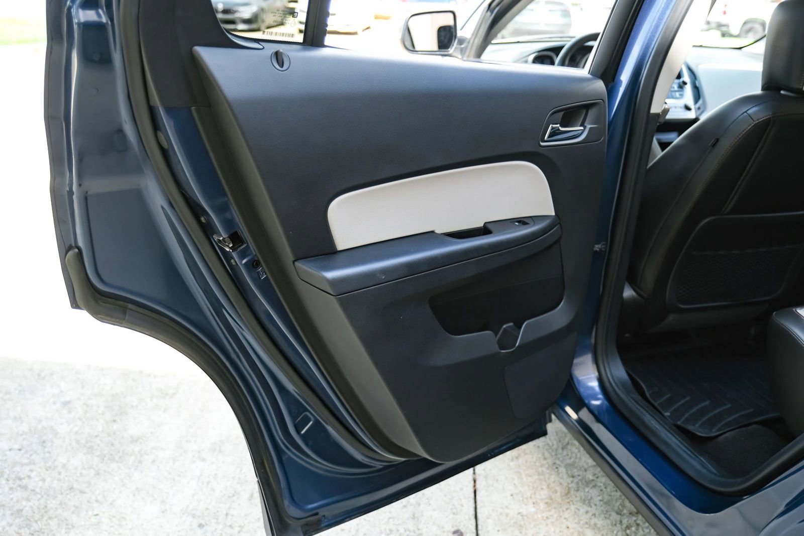 Used 2017 Chevrolet Equinox Premier w/ Enhanced Convenience Package AWD/4WD image 46