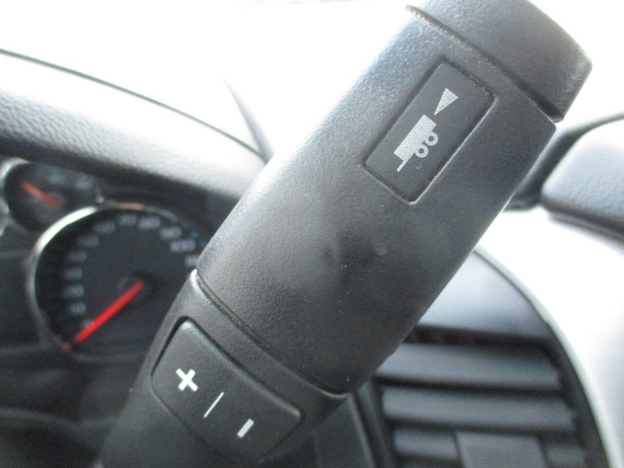 Used 2018 GMC Yukon XL SLE w/ SLE Value Package image 30