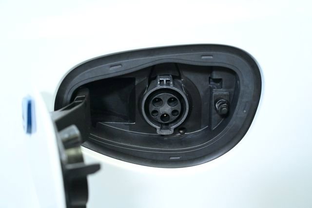 Used 2024 Chrysler Pacifica Select image 16