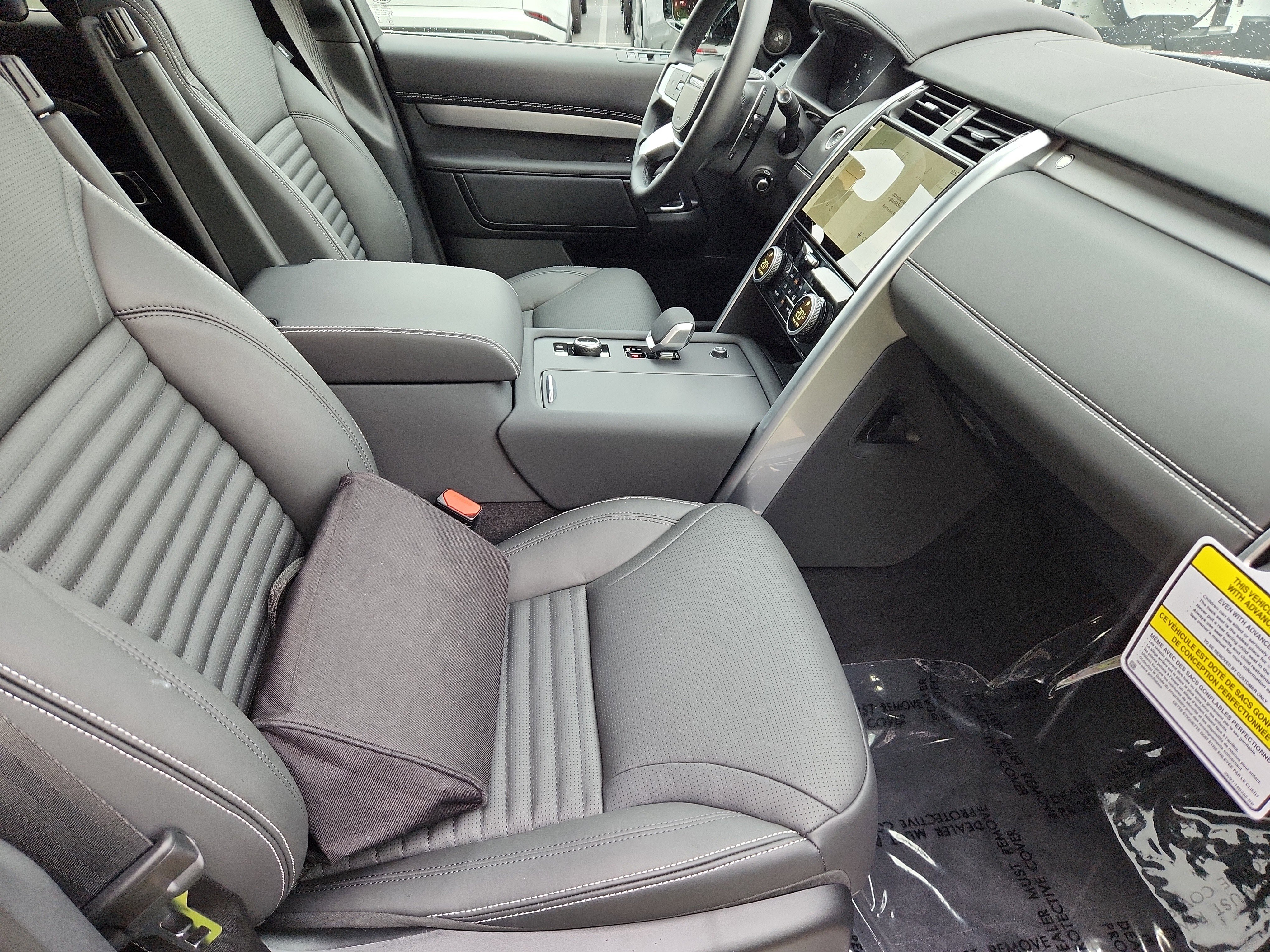 New 2026 Land Rover Discovery Limited Edition image 3