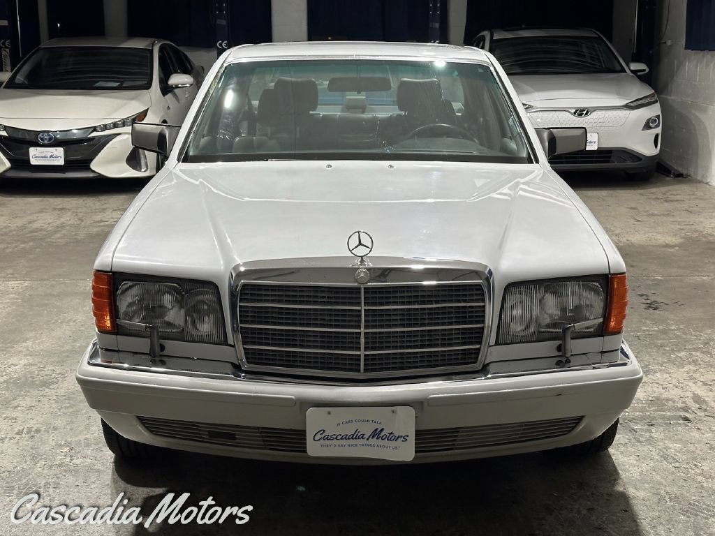 Used 1991 Mercedes-Benz 300 SE image 2