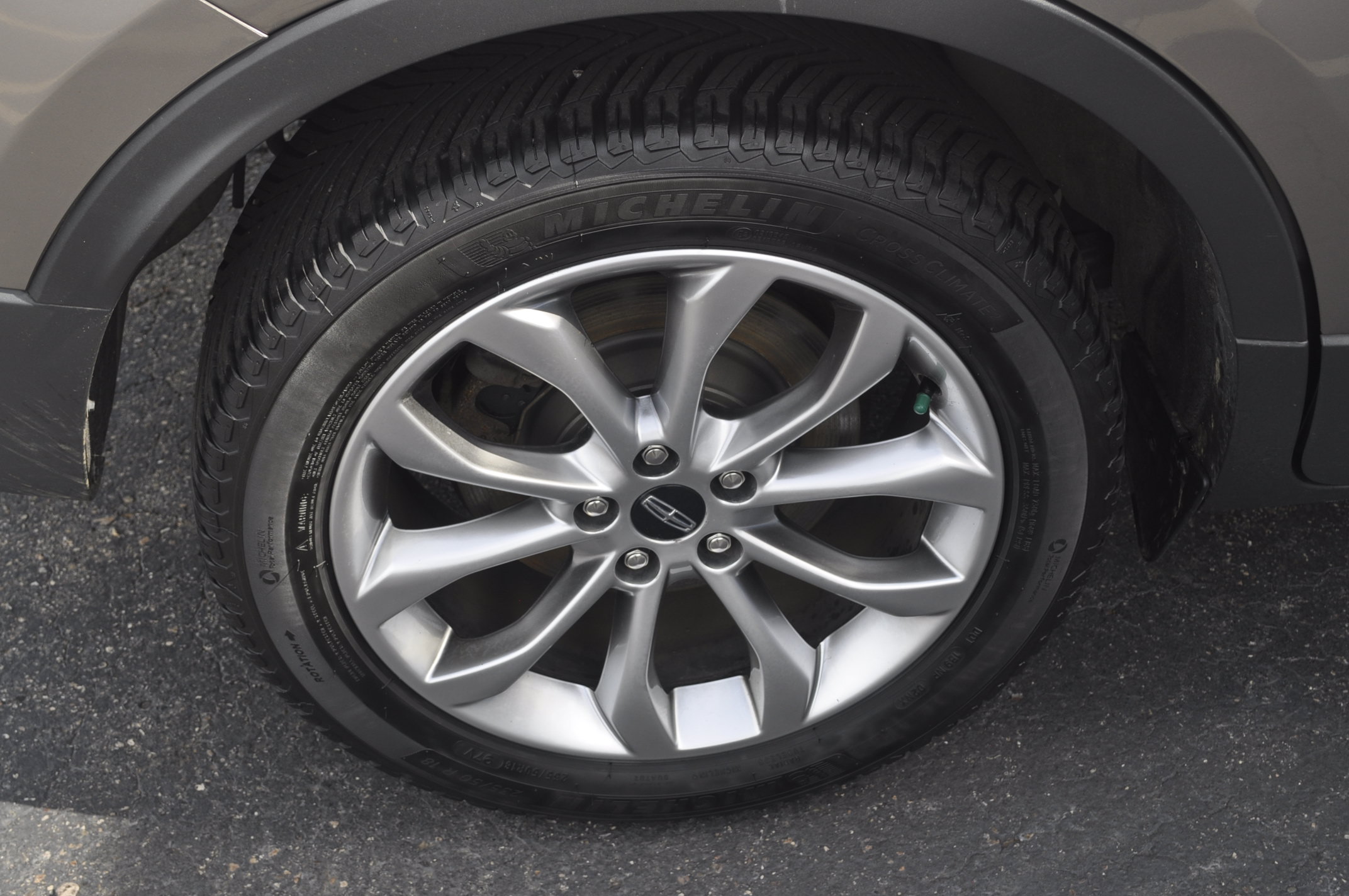 Used 2019 Lincoln MKC Select w/ Select Plus Package AWD/4WD image 9